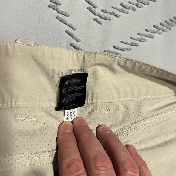 HUK performance fishing cargo shorts used in size XXL Good condition in tan - Picture 2 of 11